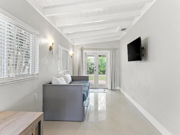 Hollywood Vacation Home Two Bedroom