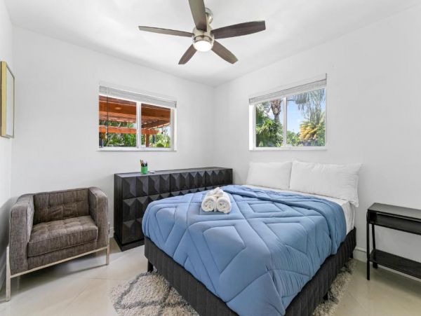 Hollywood Vacation Home Two Bedroom