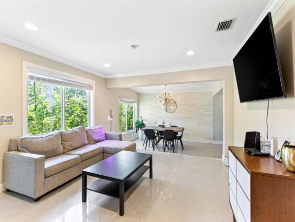 Hollywood Vacation Home Two Bedroom