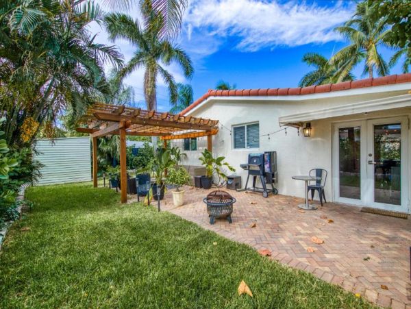 Hollywood Vacation Home Two Bedroom