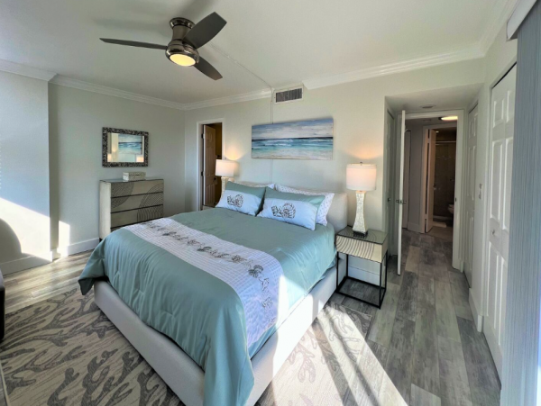 Ultimate Sanctuary on Siesta Key with 3 Bedrooms and Extra Den