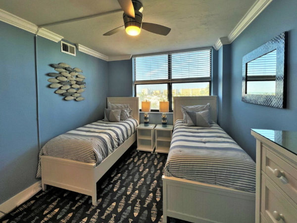 Ultimate Sanctuary on Siesta Key with 3 Bedrooms and Extra Den