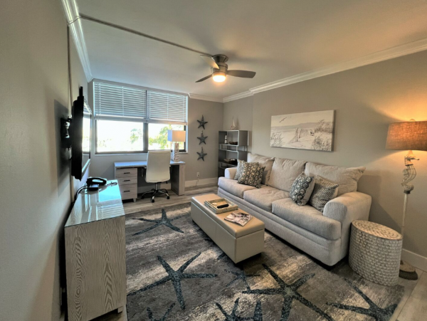 Ultimate Sanctuary on Siesta Key with 3 Bedrooms and Extra Den