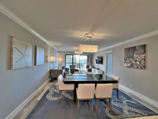 Ultimate Sanctuary on Siesta Key with 3 Bedrooms and Extra Den