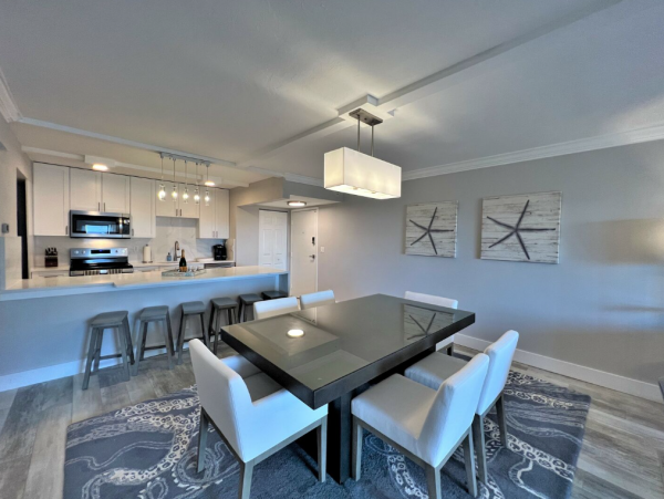 Ultimate Sanctuary on Siesta Key with 3 Bedrooms and Extra Den
