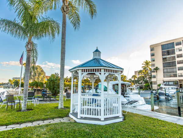 Ultimate Sanctuary on Siesta Key with 3 Bedrooms and Extra Den