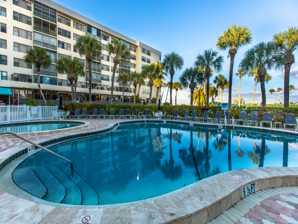 Ultimate Sanctuary on Siesta Key with 3 Bedrooms and Extra Den