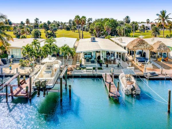 Canal Front Two Bedroom Vacation Bungalow in Key Colony Beach