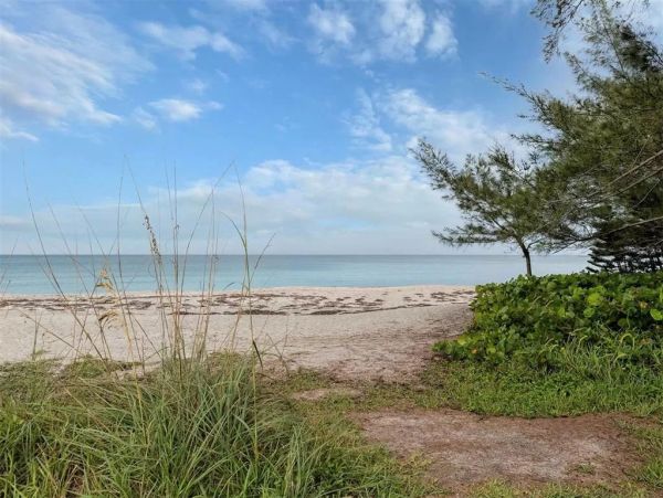 Charming Two Bedroom Vacation Home in Venice Close to Beach