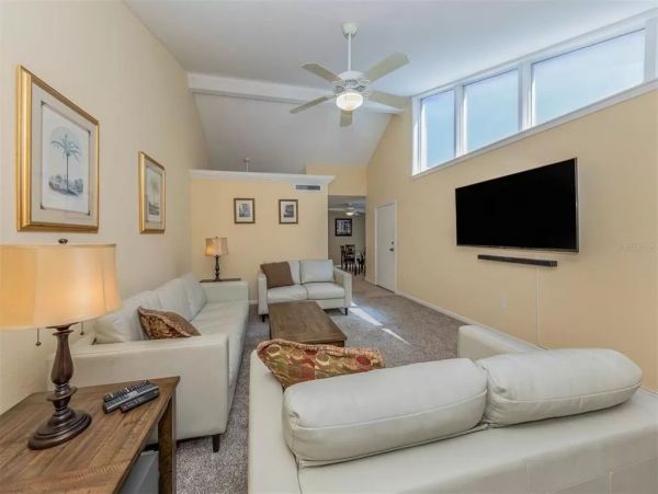 Charming Two Bedroom Vacation Home in Venice Close to Beach