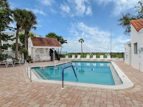 Charming Two Bedroom Vacation Home in Venice Close to Beach