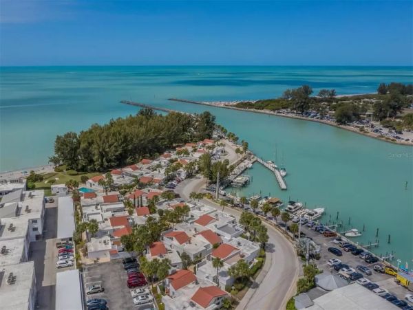 Charming Two Bedroom Vacation Home in Venice Close to Beach