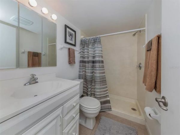 Charming Two Bedroom Vacation Home in Venice Close to Beach