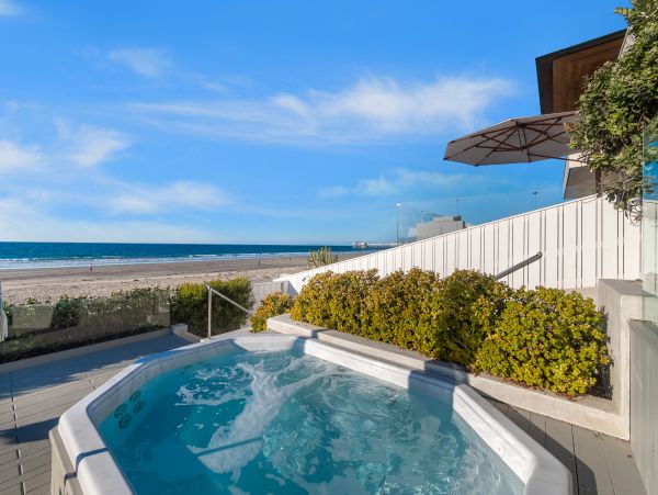 Oceanfront Luxury Vacation Home in La Jolla Sleeps 12