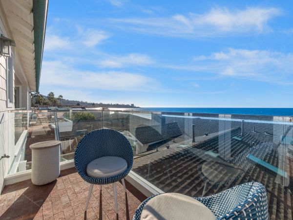 Oceanfront Luxury Vacation Home in La Jolla Sleeps 12