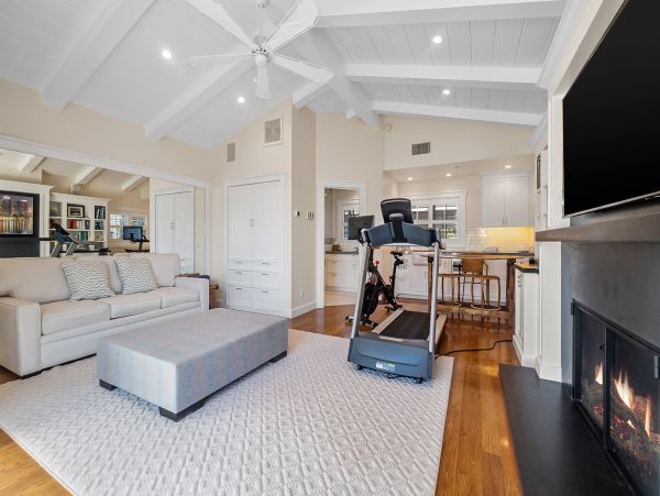 Oceanfront Luxury Vacation Home in La Jolla Sleeps 12