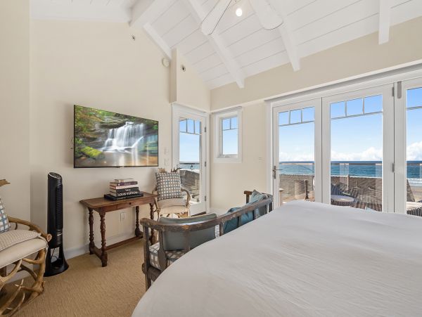 Oceanfront Luxury Vacation Home in La Jolla Sleeps 12