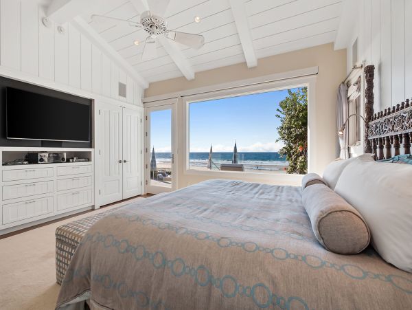 Oceanfront Luxury Vacation Home in La Jolla Sleeps 12