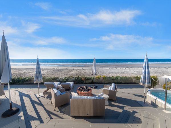 Oceanfront Luxury Vacation Home in La Jolla Sleeps 12