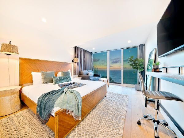 Gorgeous Oceanfront La Jolla Home with Casita & Hot Tub