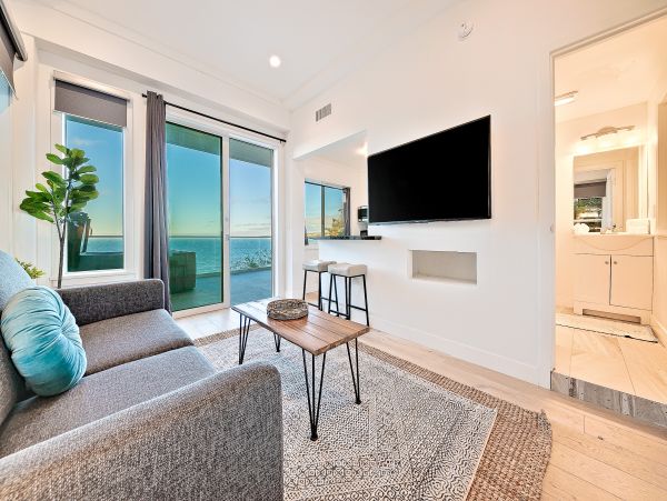 Gorgeous Oceanfront La Jolla Home with Casita & Hot Tub