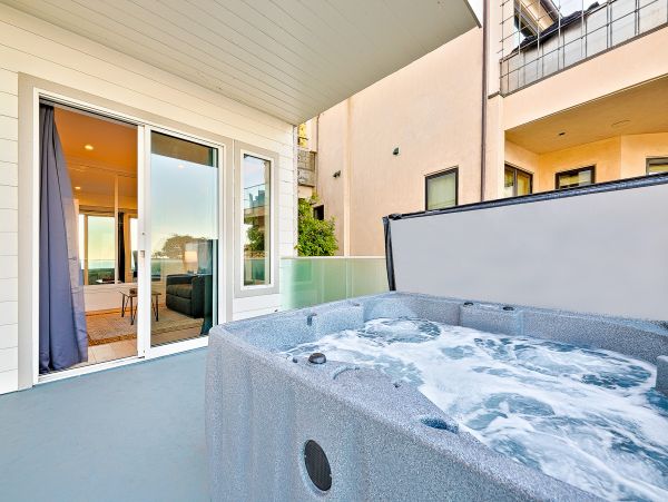 Gorgeous Oceanfront La Jolla Home with Casita & Hot Tub