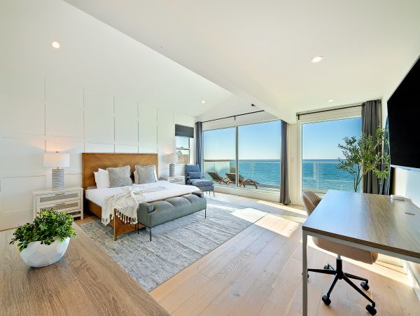 Gorgeous Oceanfront La Jolla Home with Casita & Hot Tub