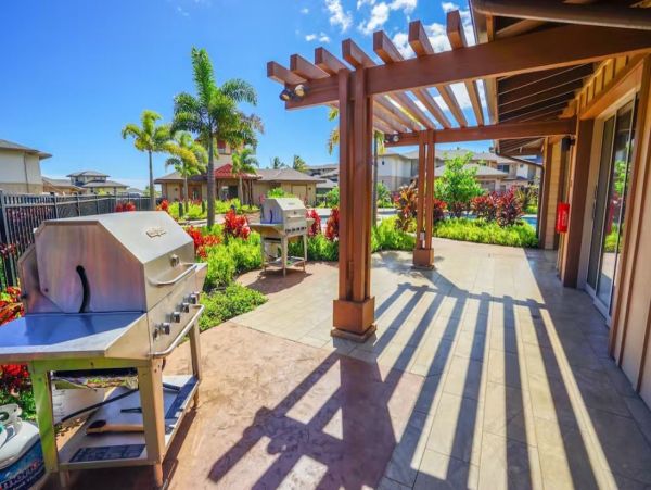 Gorgeous Two Bedroom plus Loft Vacation Condo in Poipu with Pool