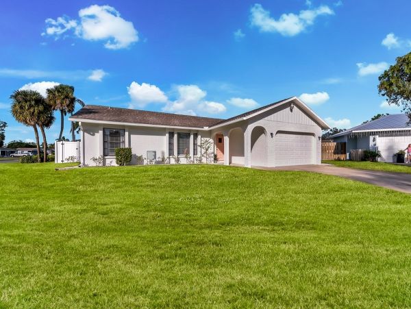 Bradenton Vacation Rental - Three Bedroom Home Near Anna Maria Island