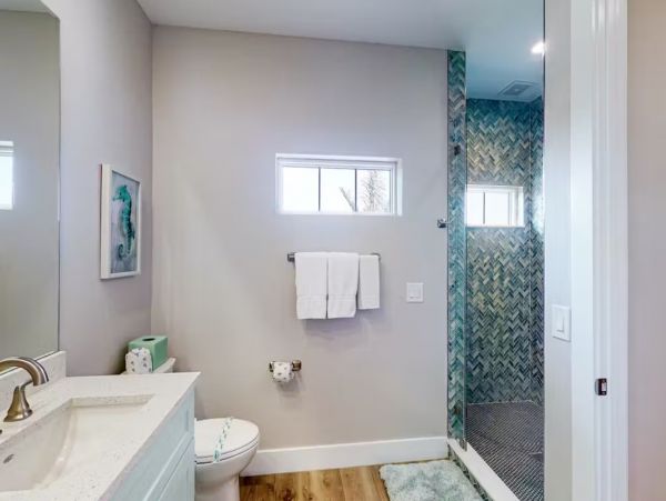Four Bedroom Riverfront Vacation Pool Home in Bradenton