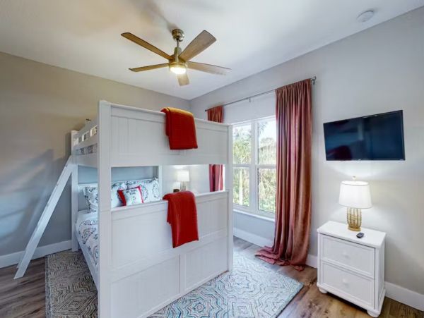 Four Bedroom Riverfront Vacation Pool Home in Bradenton