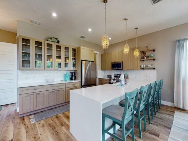 Four Bedroom Riverfront Vacation Pool Home in Bradenton