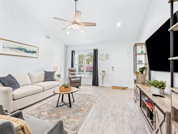 3 bedroom House with heated saltwater pool and game room