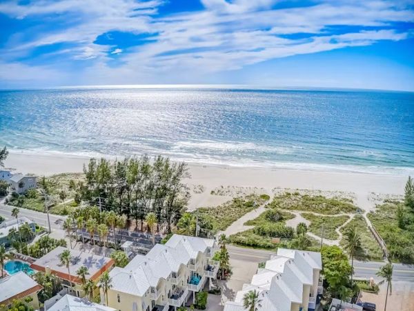 Beach Beauty Townhouse Just Steps from the Sandy Beach