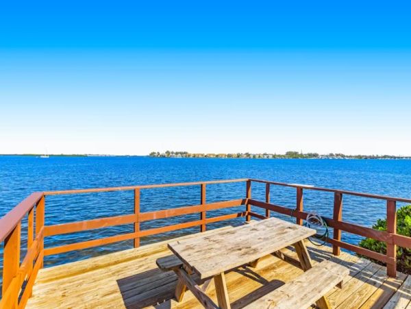 Beach Beauty Townhouse Just Steps from the Sandy Beach