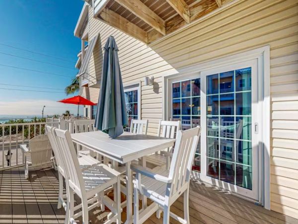 Beach Beauty Townhouse Just Steps from the Sandy Beach