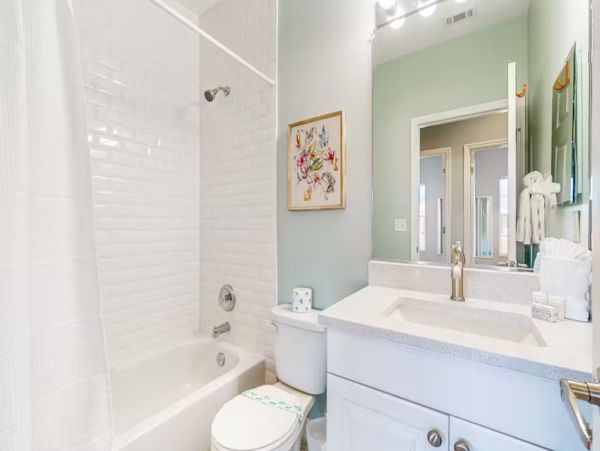 Beach Beauty Townhouse Just Steps from the Sandy Beach
