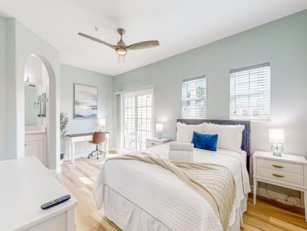 Beach Beauty Townhouse Just Steps from the Sandy Beach