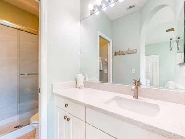 Beach Beauty Townhouse Just Steps from the Sandy Beach