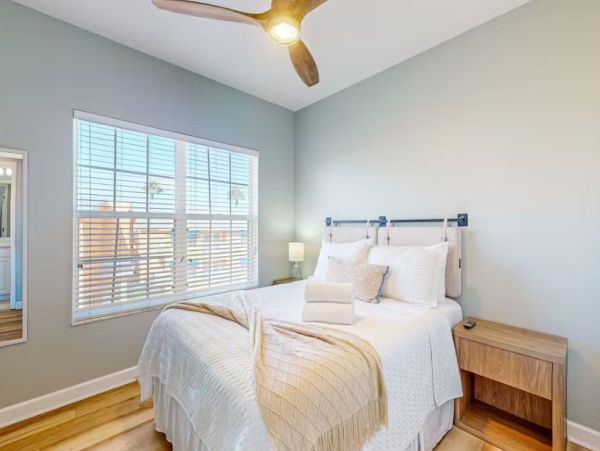 Beach Beauty Townhouse Just Steps from the Sandy Beach