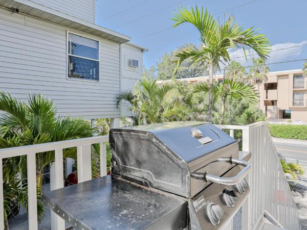 Bradenton Beach Vacation Rental: Coastal Comfort Awaits