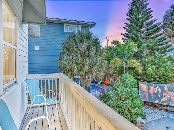 Lovely Two Bedroom Home with Private Pool Walk to Beach