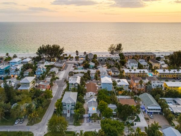 Lovely Two Bedroom Home with Private Pool Walk to Beach