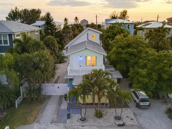 Lovely Two Bedroom Home with Private Pool Walk to Beach