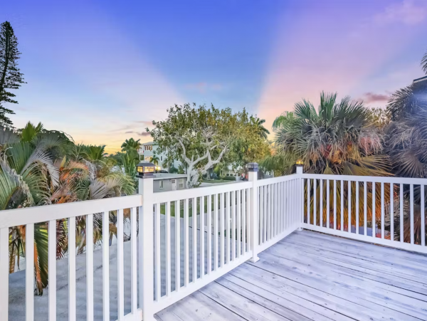 Lovely Two Bedroom Home with Private Pool Walk to Beach