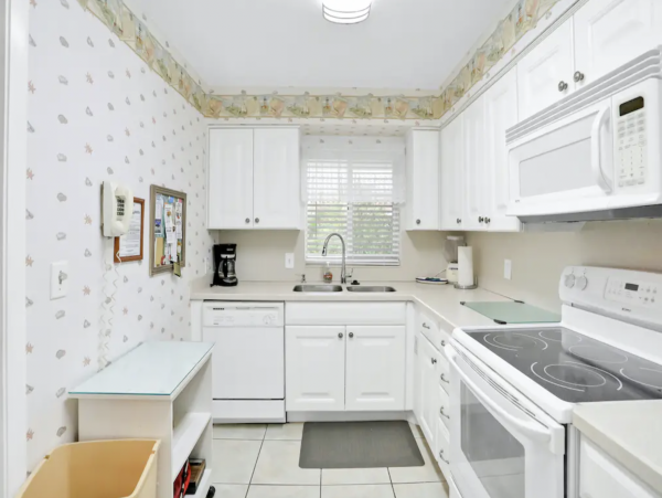 Lovely Anna Maria 2 Bedroom Vacation Condo Sleeps 4