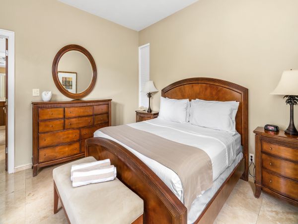 Stunning One Bedroom/One Bathroom Condo Ocean Views