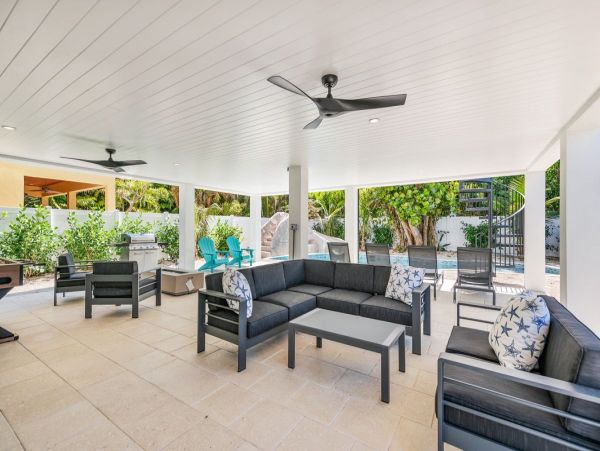 Lido Key Vacation Home Eight Bedroom Walk to Beach
