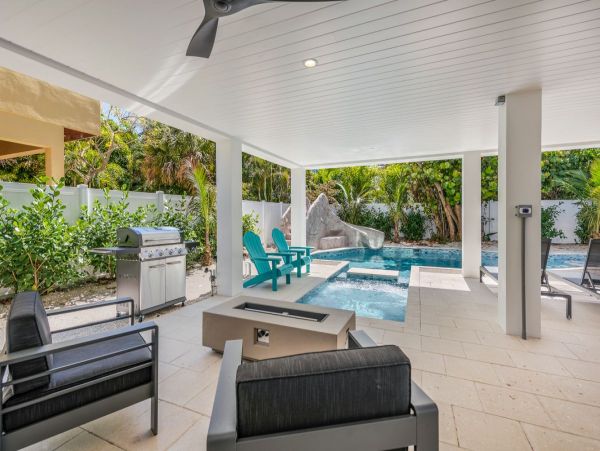Lido Key Vacation Home Eight Bedroom Walk to Beach