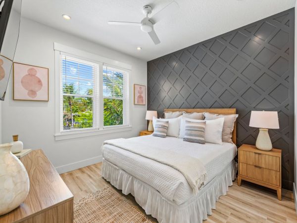 Lido Key Vacation Home Eight Bedroom Walk to Beach